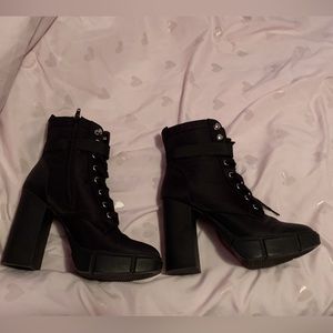 Steve Madden boots, they don’t fit me sadly :(